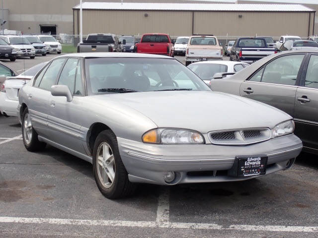 pre owned 1998 pontiac bonneville se 4d sedan in council bluffs zh9231a edwards auto group pre owned 1998 pontiac bonneville se fwd 4d sedan