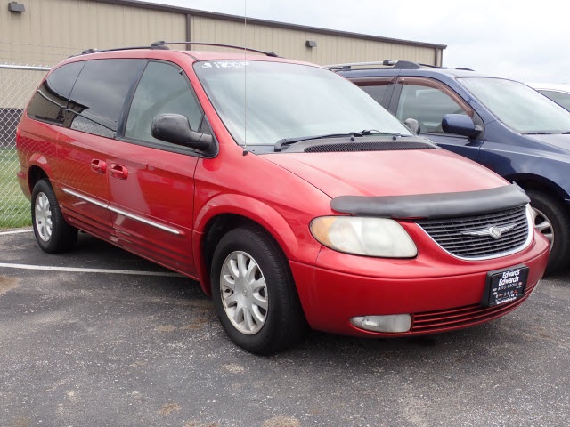 Pre-Owned 2003 Chrysler Town & Country LXi 4D Passenger Van in Council ...